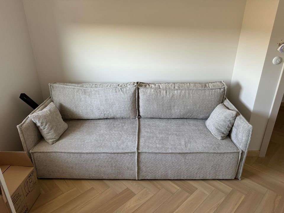 produkcja kanapy amber – ręczne wykonanie sofy z pufą